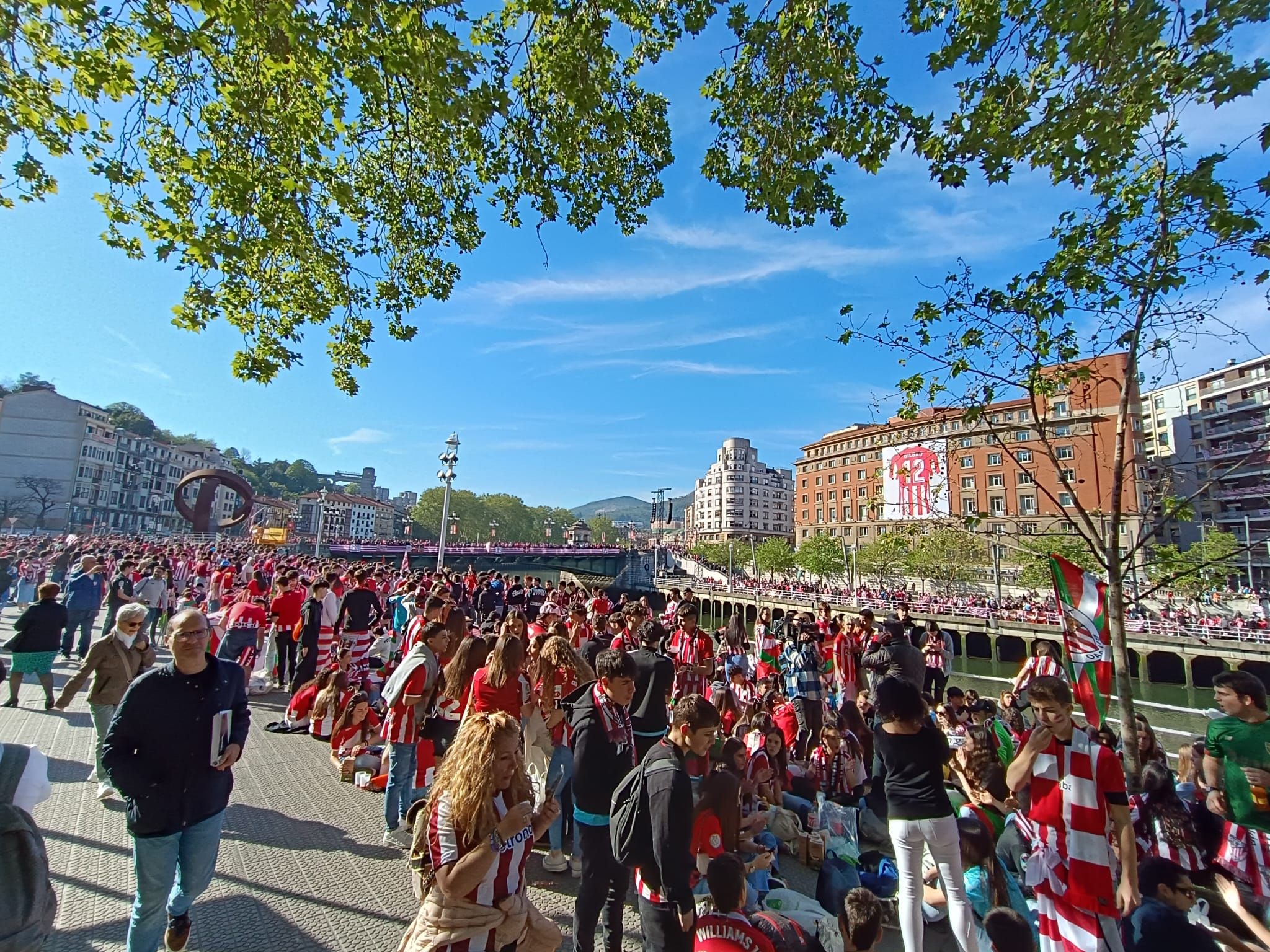 Las imágenes de la fiesta de la gabarra en Bilbao