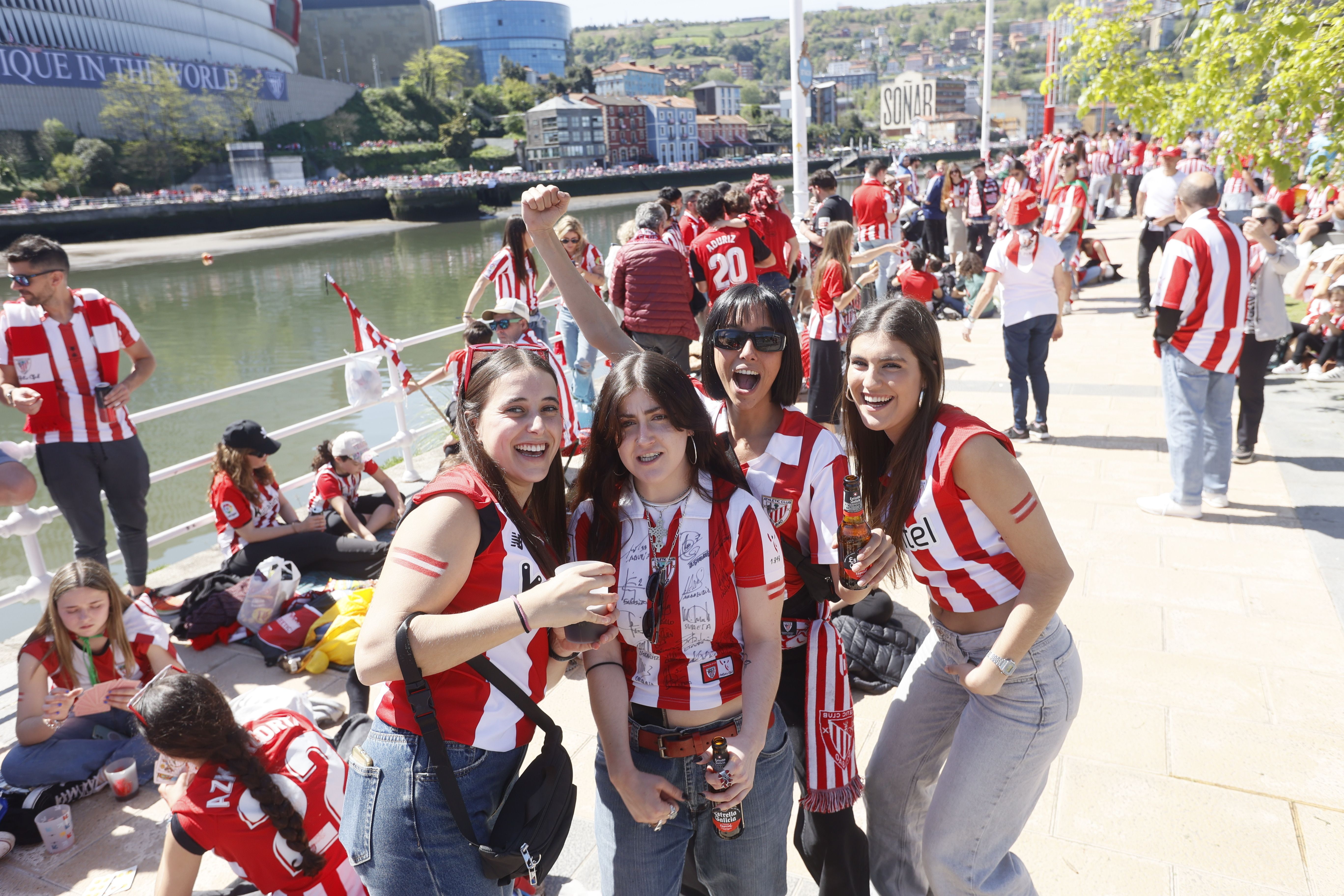 Las imágenes de la fiesta de la gabarra en Bilbao