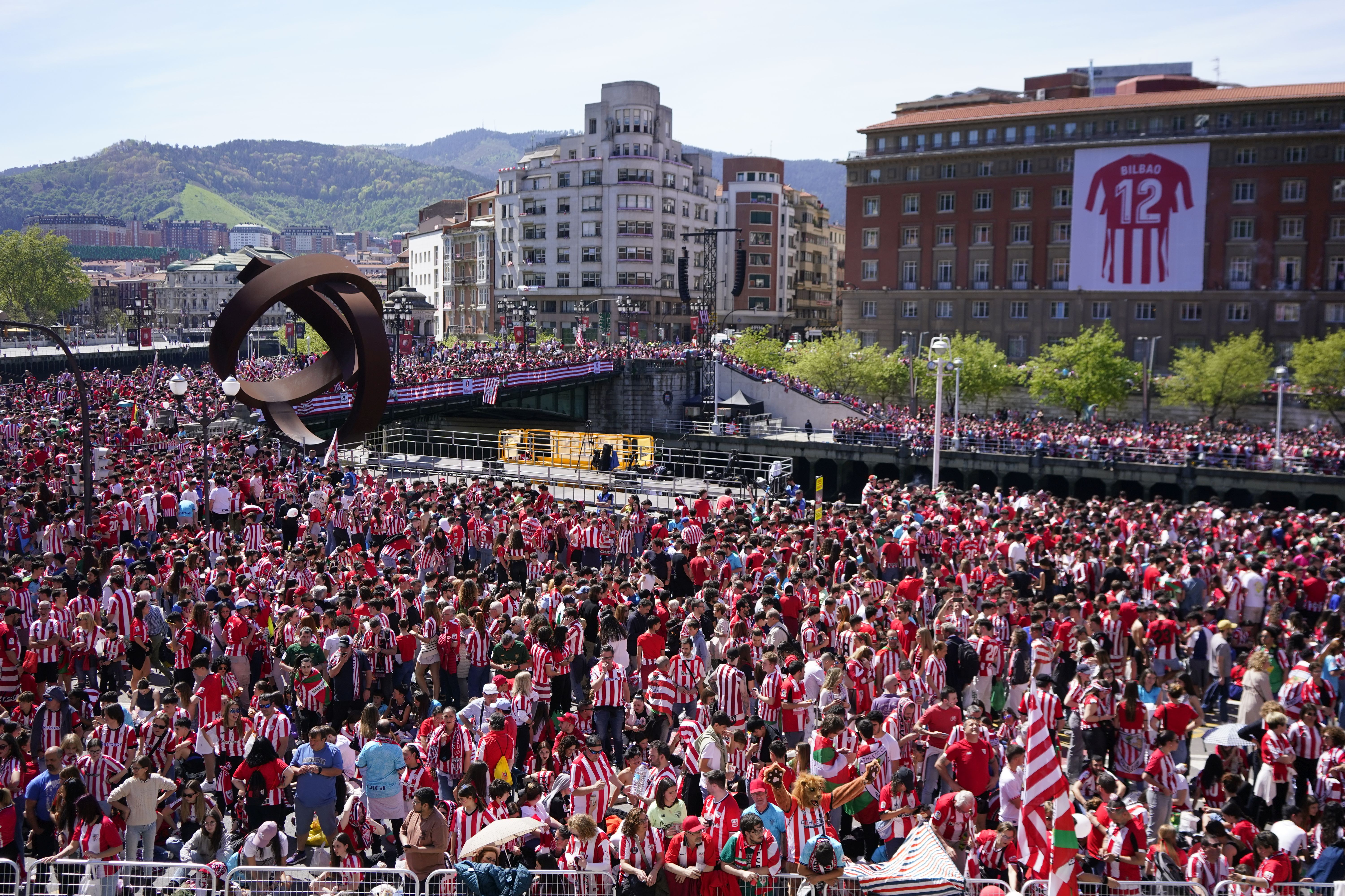 Las imágenes de la fiesta de la gabarra en Bilbao