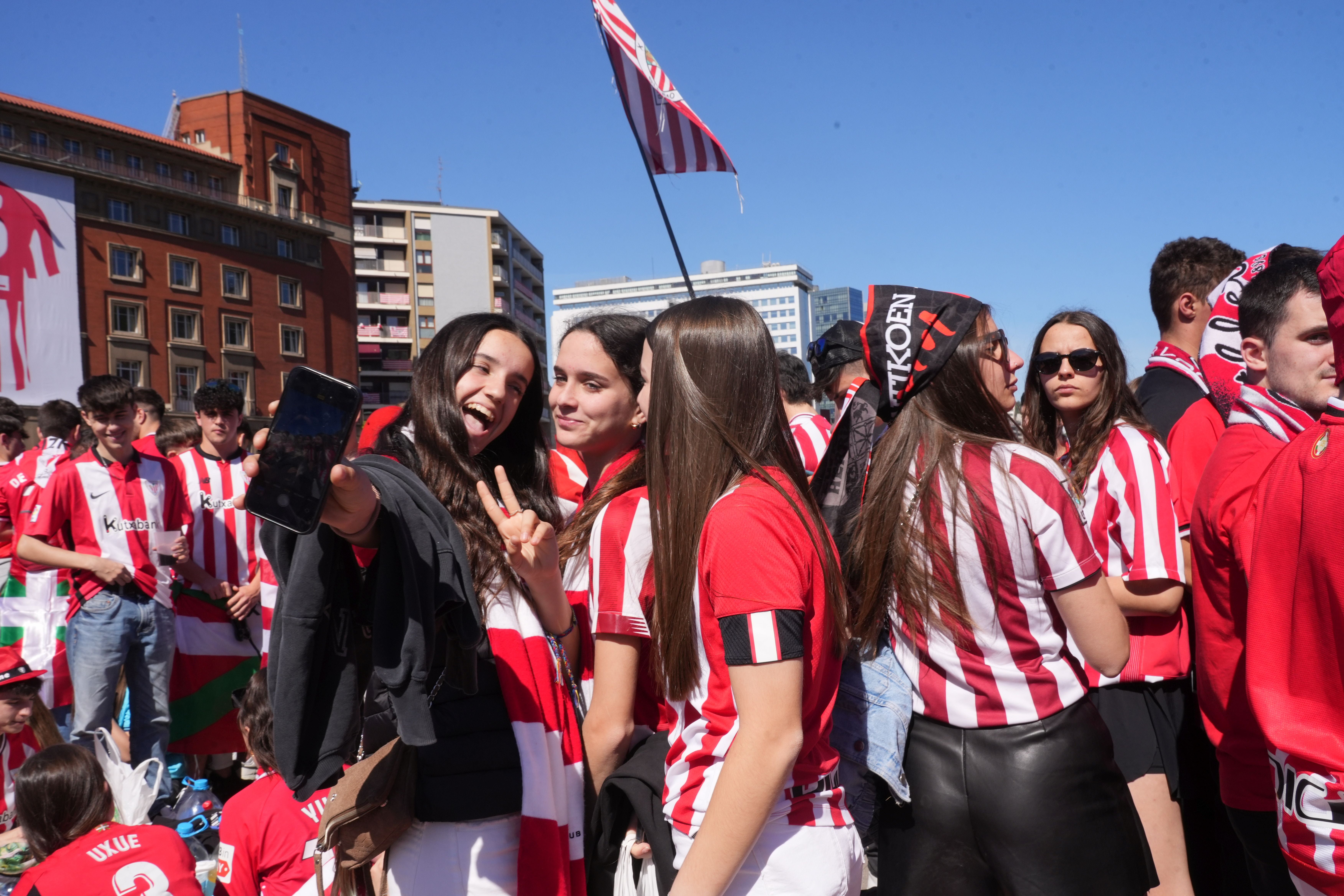 Las imágenes de la fiesta de la gabarra en Bilbao