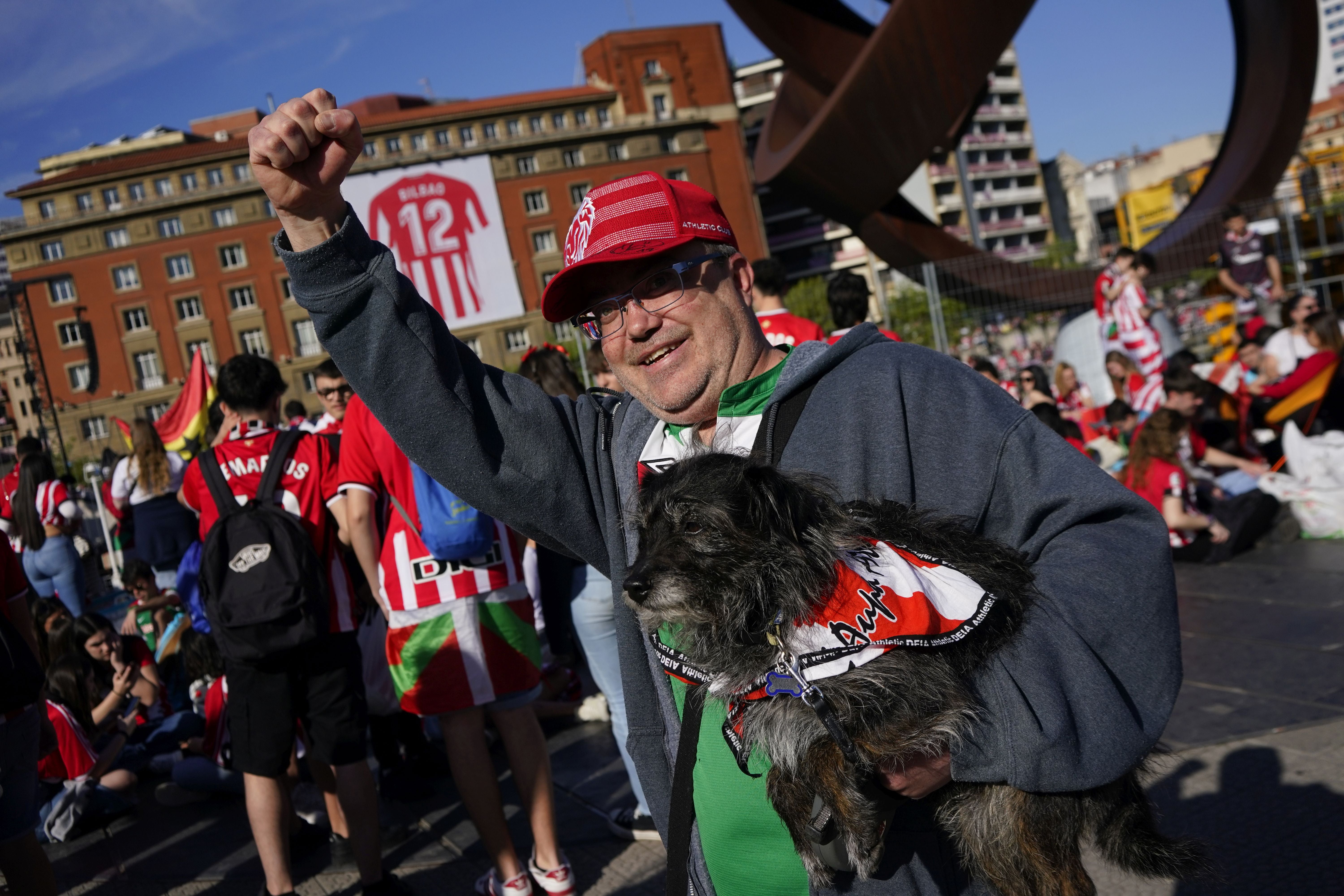 Las imágenes de la fiesta de la gabarra en Bilbao