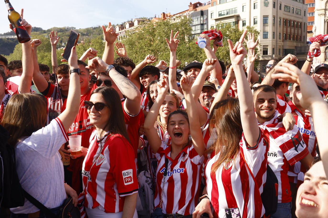 Las imágenes de la fiesta de la gabarra en Bilbao