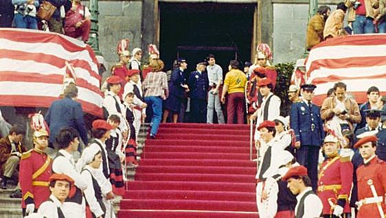 La emotiva escena del grupo de danzas Salbatzaile en el recibimiento del 84 que quieren repetir 40 años después