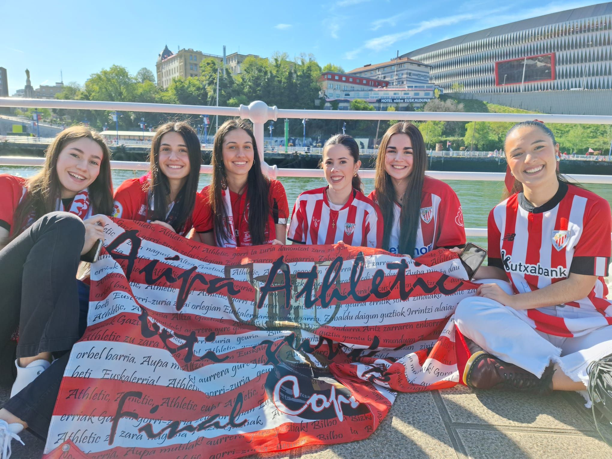 Las imágenes de la fiesta de la gabarra en Bilbao