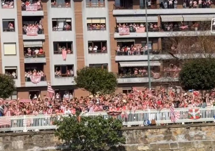 Ander Herrera alucina con el paso de la gabarra por Portugalete y Las Arenas: «Estamos locos»