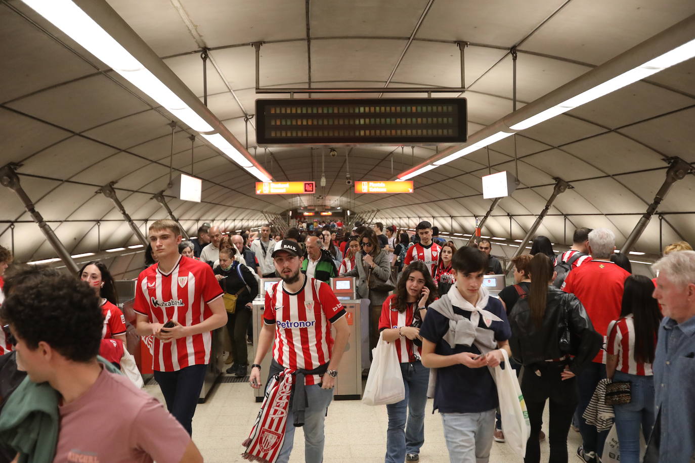 Las imágenes de la fiesta de la gabarra en Bilbao