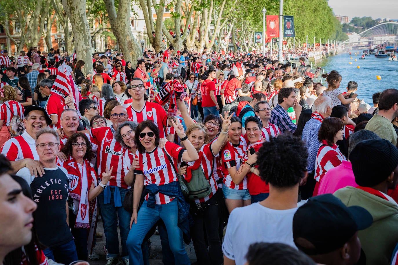 Las imágenes de la fiesta de la gabarra en Bilbao