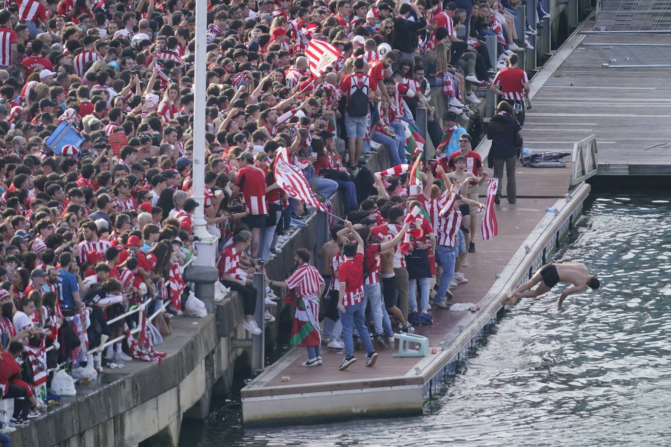 Las imágenes de la fiesta de la gabarra en Bilbao