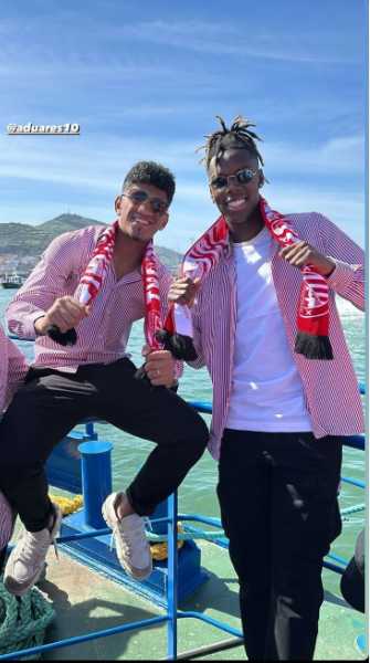 Euforia de los jugadores rojiblancos en la gabarra