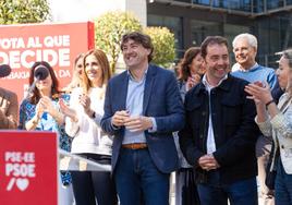 La caravana electoral visitó ayer Ermua, uno de los grandes feudos que tiene el PSE en Bizkaia.