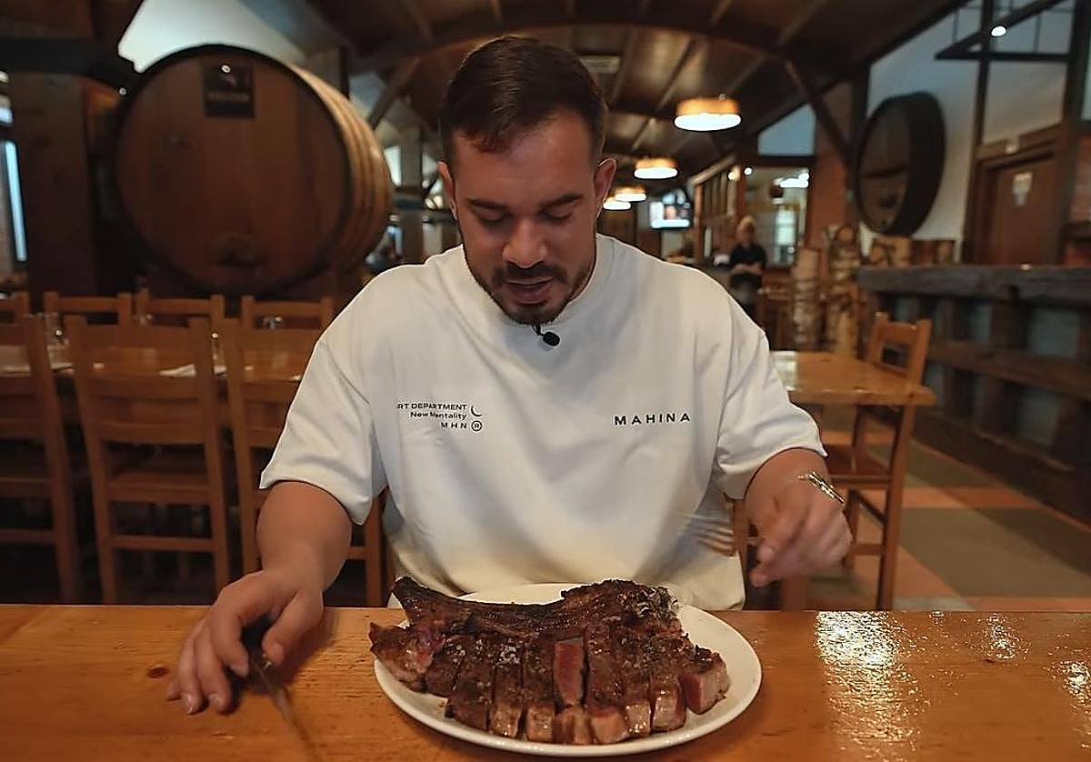 El influencer 'Cenando con Pablo' prueba en Euskadi «la mejor txuleta» de España