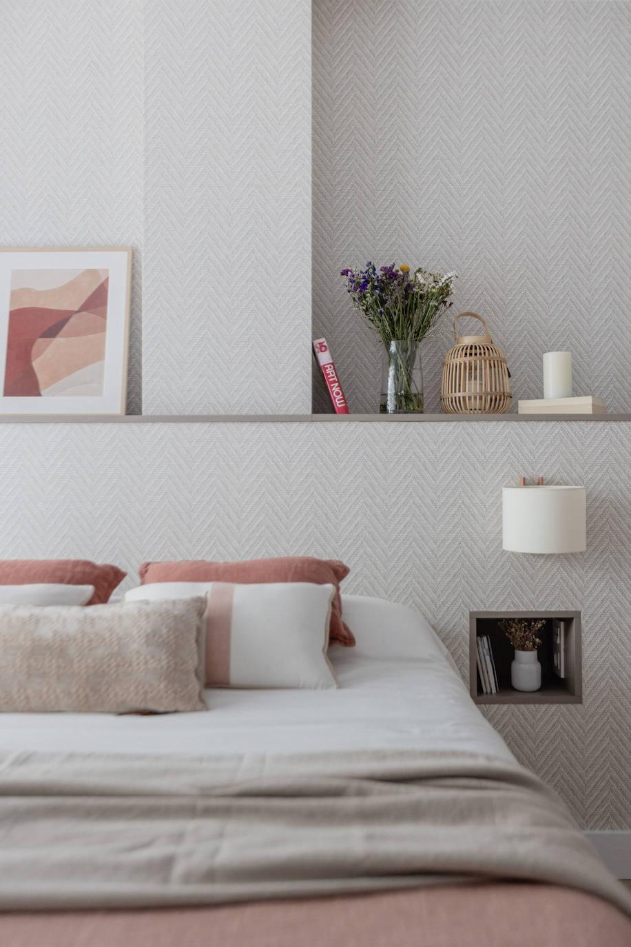 El piso oscuro convertido en casa de revista para una pareja joven y su hija en Bilbao