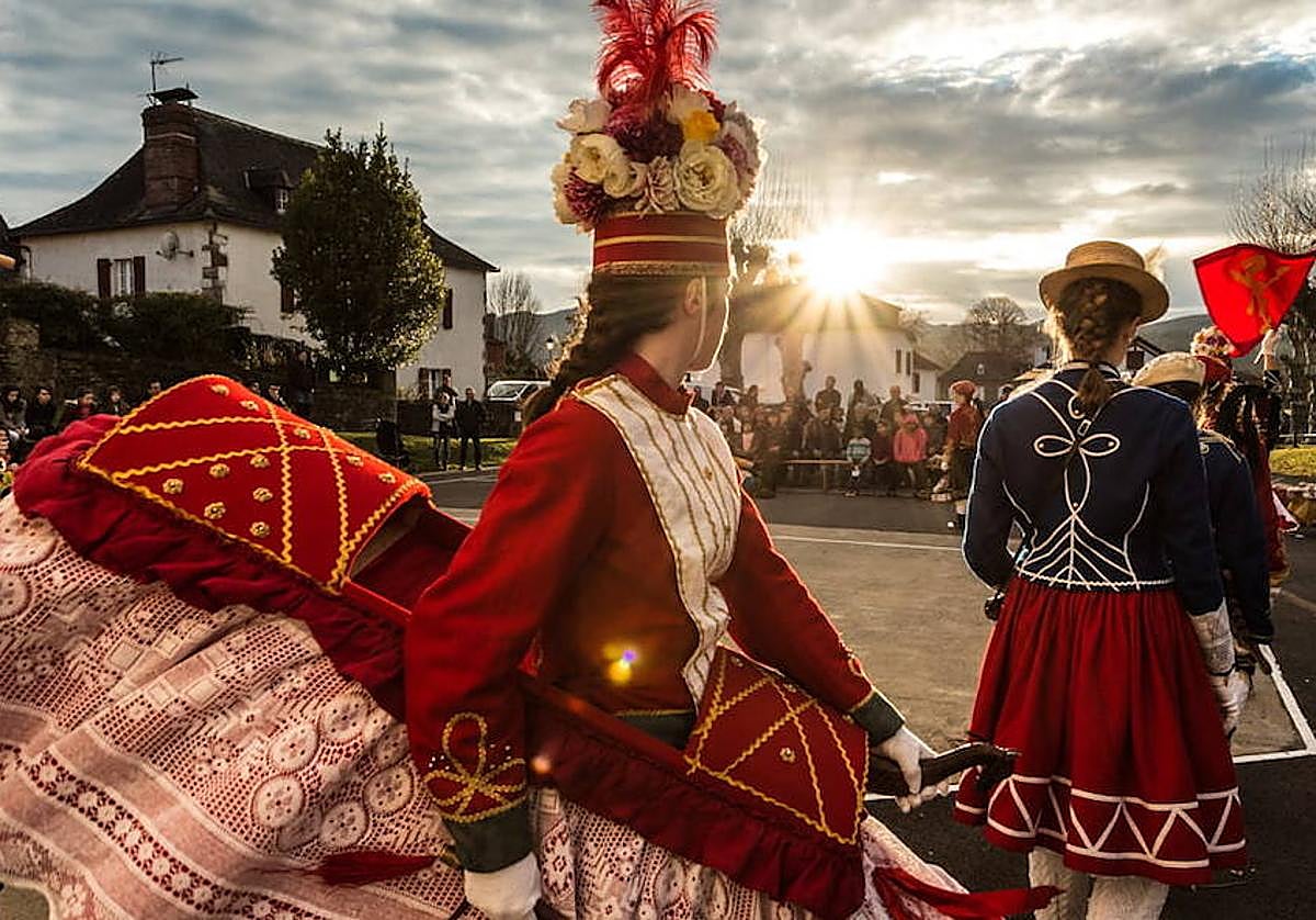 Maskarada a la sombra del bosque enigmático