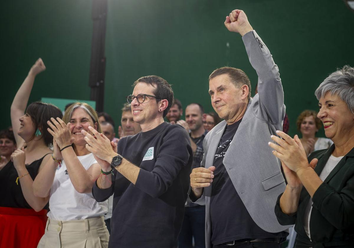 Otegi pide a las bases de Podemos y Sumar que «concentren» el voto en Bildu