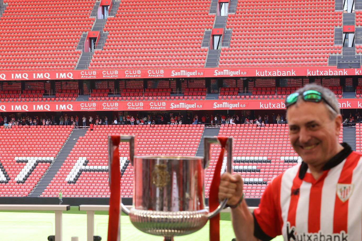 Las colas de este sábado para sacarse una foto con la Copa