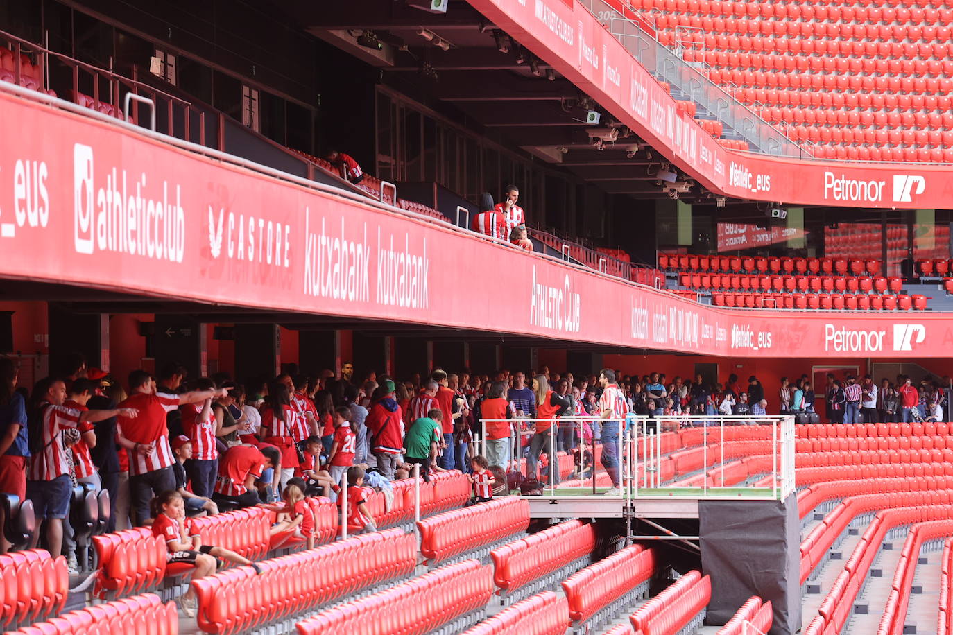 Las colas de este sábado para sacarse una foto con la Copa