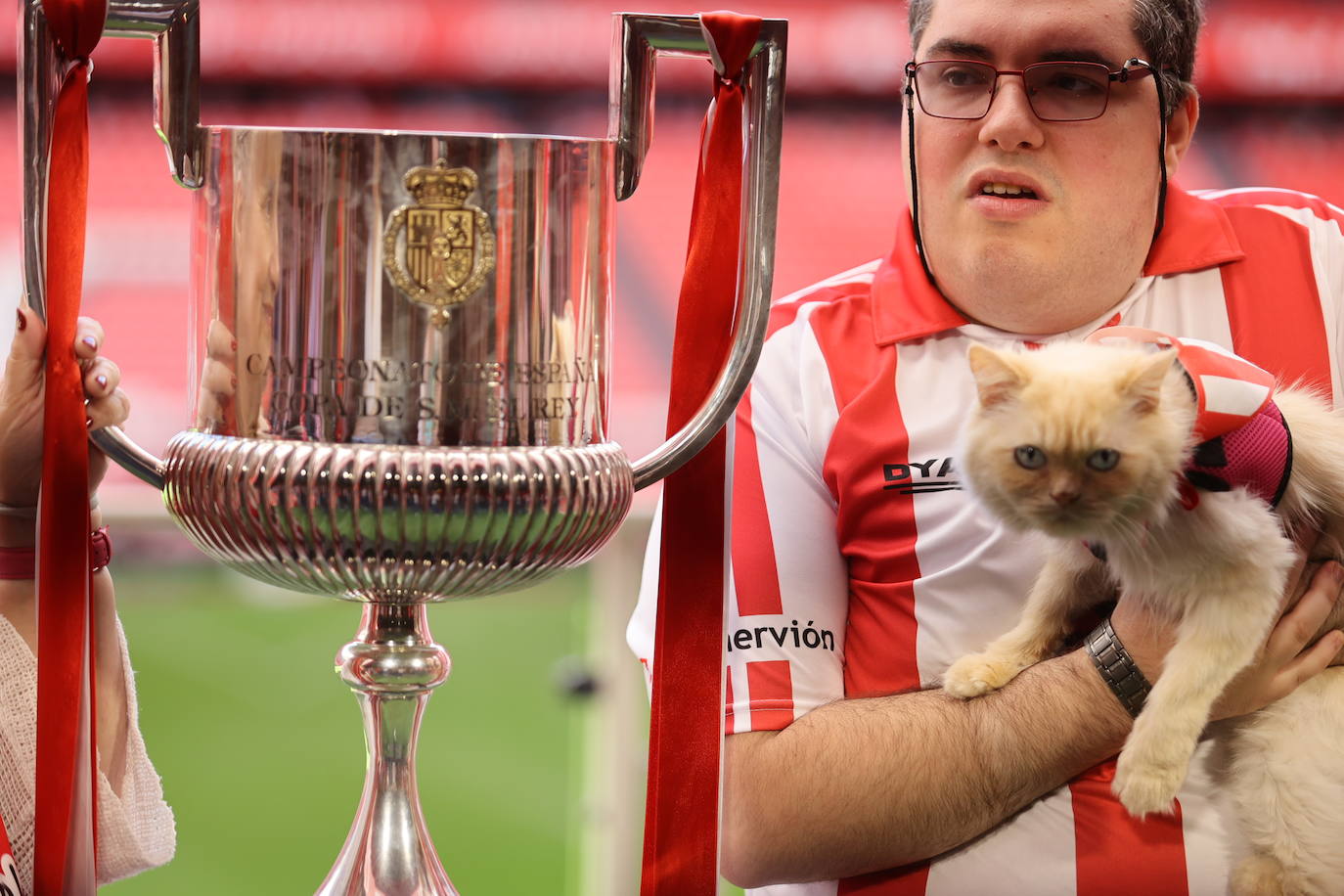 Las colas de este sábado para sacarse una foto con la Copa