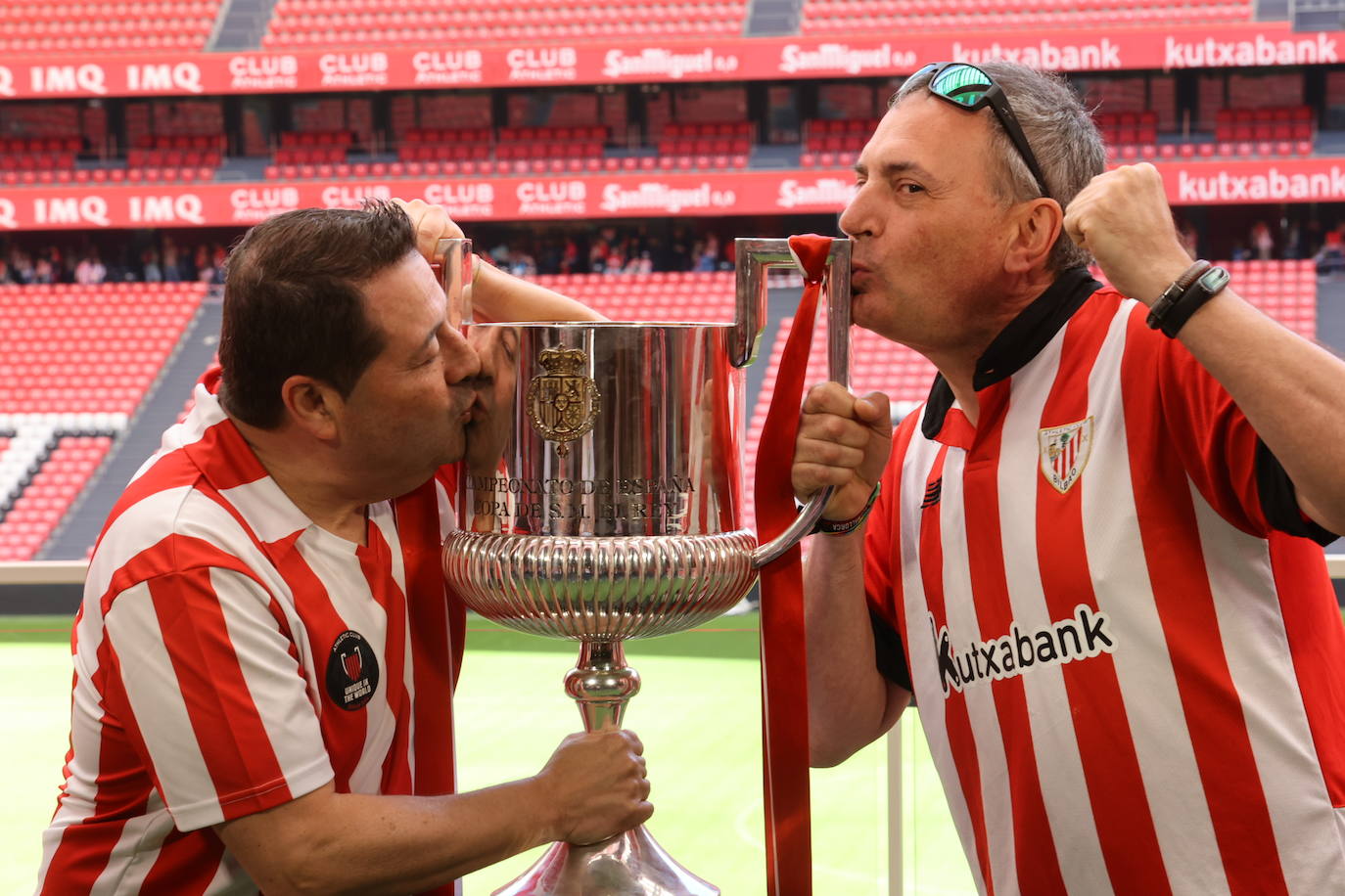 Las colas de este sábado para sacarse una foto con la Copa