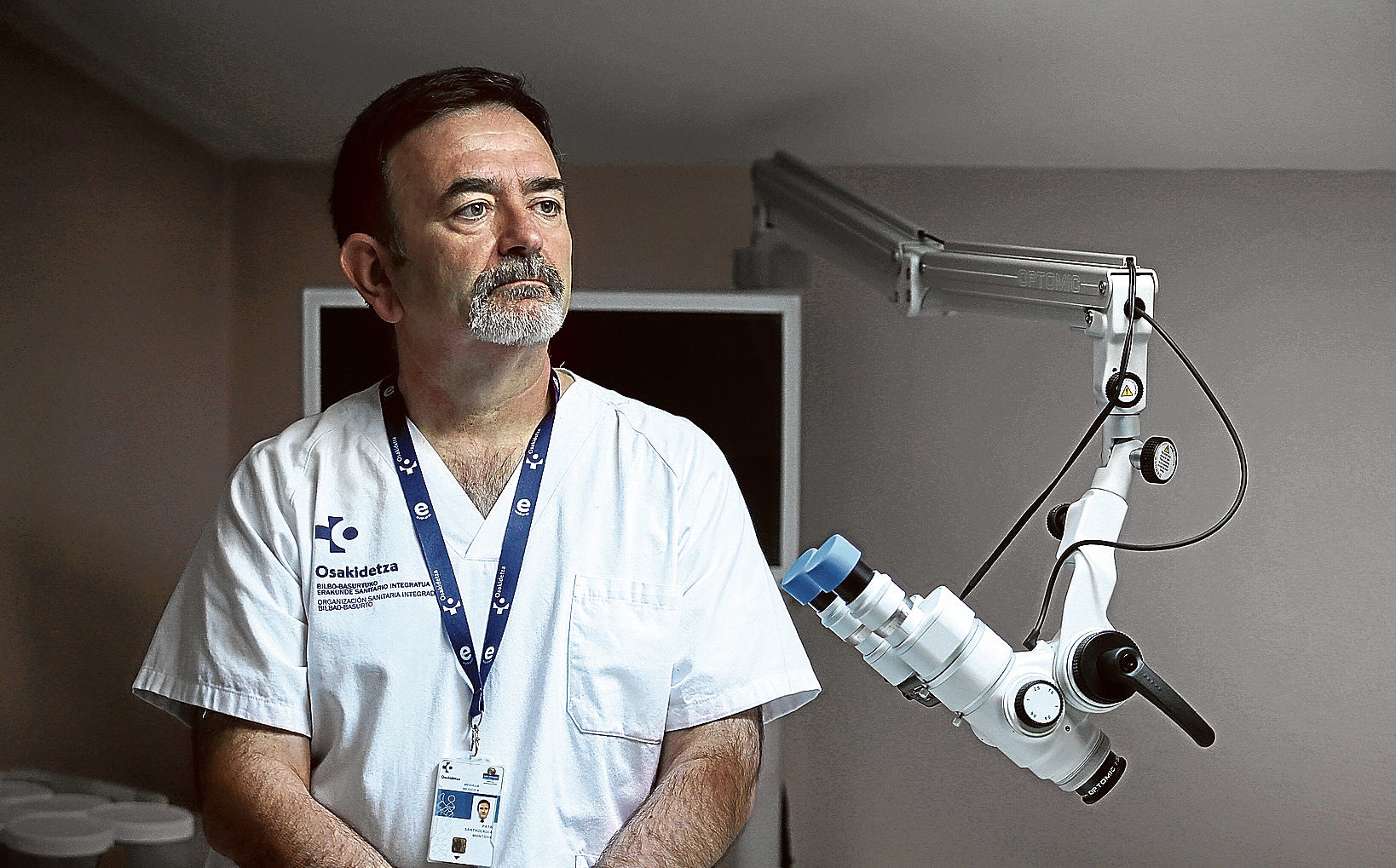 Imagen principal - «El 80% de los médicos de 55 años o más hemos dejado de hacer guardias»