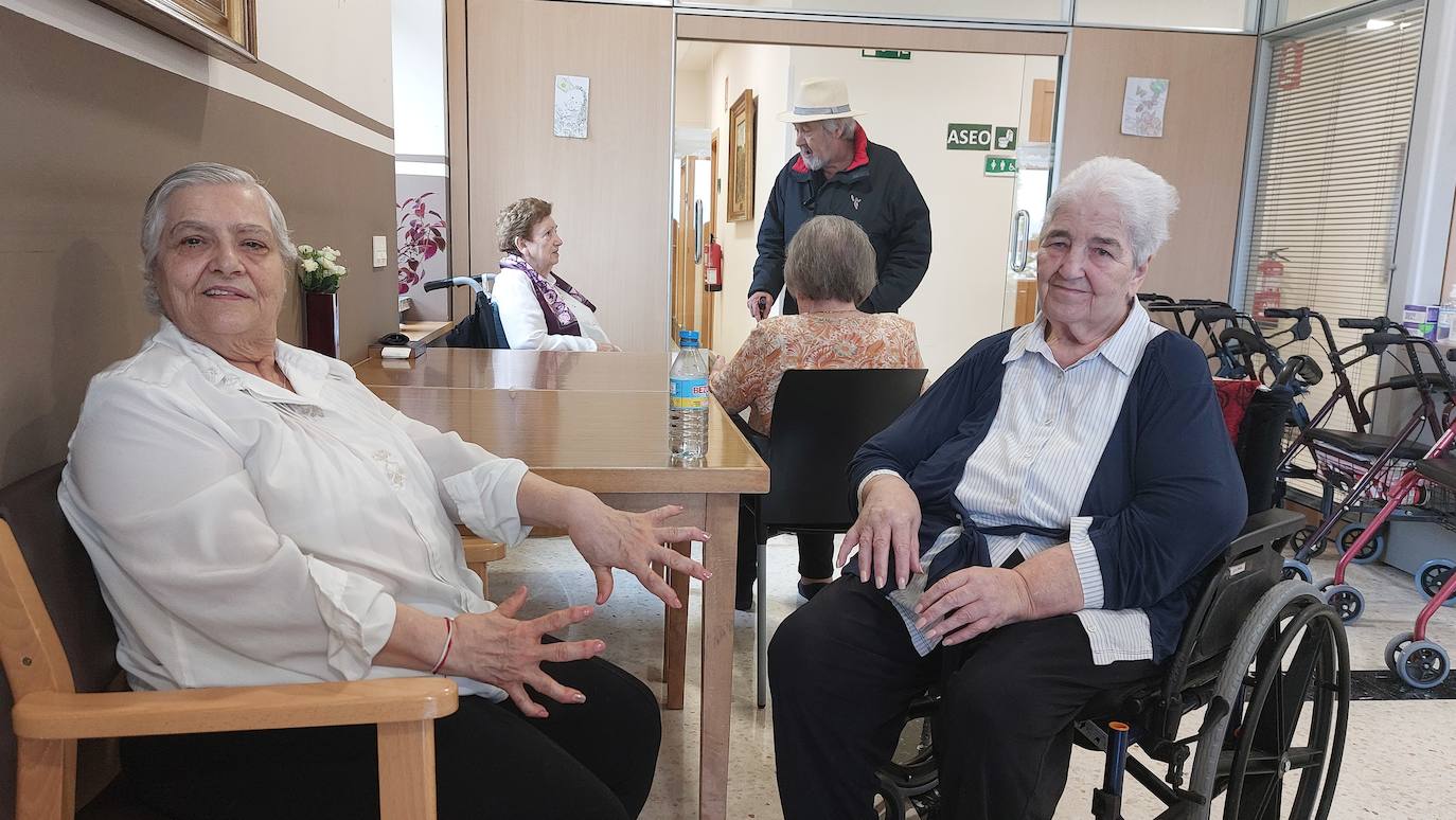 Dos generaciones unidas a través de la manicura