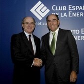 Imagen de archivo de Antonio Brufau e Ignacio Galán saludándose en un acto del Club Español de la Energía.