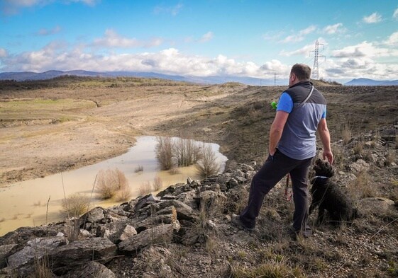 Las instituciones gastaron treinta millones de euros para abrir el socavón de Noryeste que no consigue almacenar ni el 4% del agua por las filtraciones.