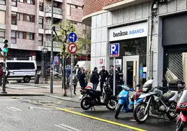 Buscan a un atracador que ha asaltado una sucursal a punta de pistola en Bilbao