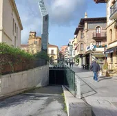 Imagen de la entrada a la plaza San Nicolás de Getxo.