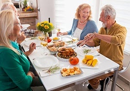 Lo que hay que comer a cierta edad para evitar la pérdida de músculo y las fracturas de huesos
