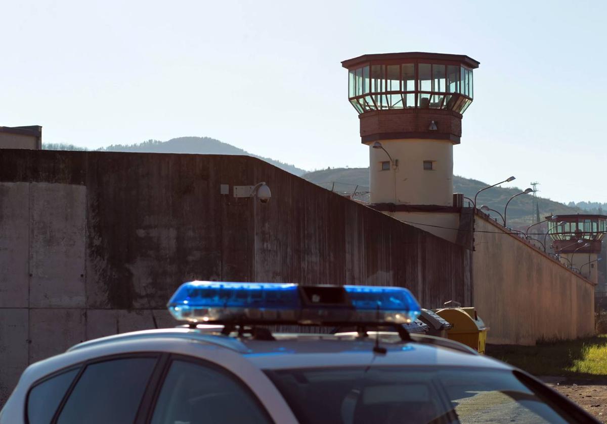 Ingresa en prisión tras secuestrar, pegar y violar a su novia en Sondika