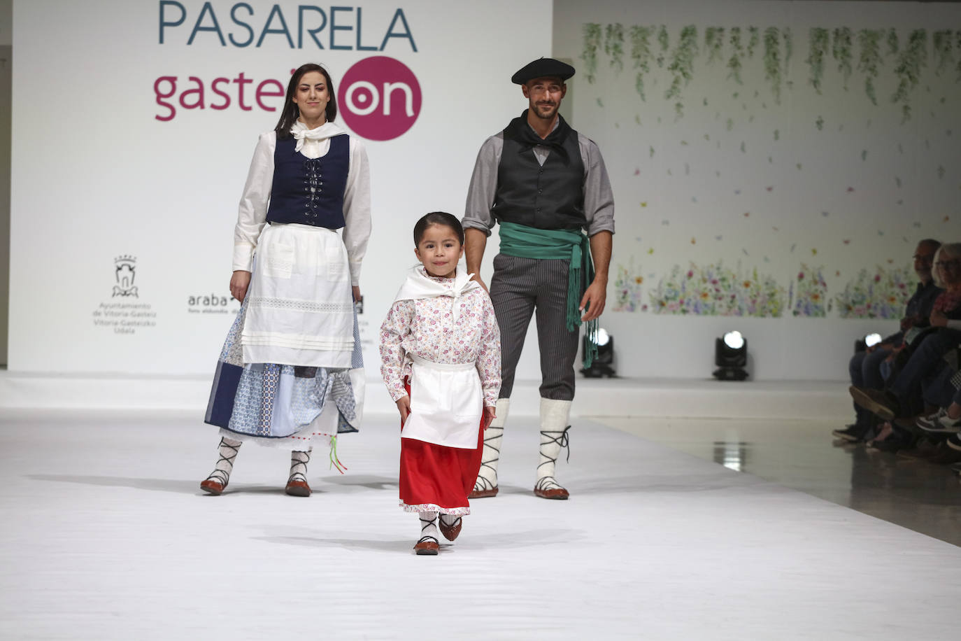 La pasarela Gasteiz On pone el broche final a la presentación de las tendencias de la temporada primavera-verano