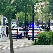 Varias patrullas de la Ertzaintza y la Policía Local de Vitoria, en las inmediaciones de la Avenida Gasteiz.