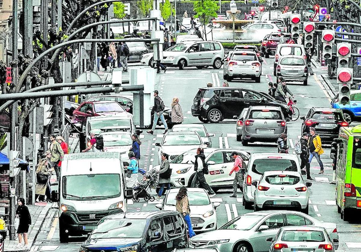 Plazos y excepciones: consulta cuándo no podrás entrar en el centro de Bilbao si tienes un 'coche contaminante'