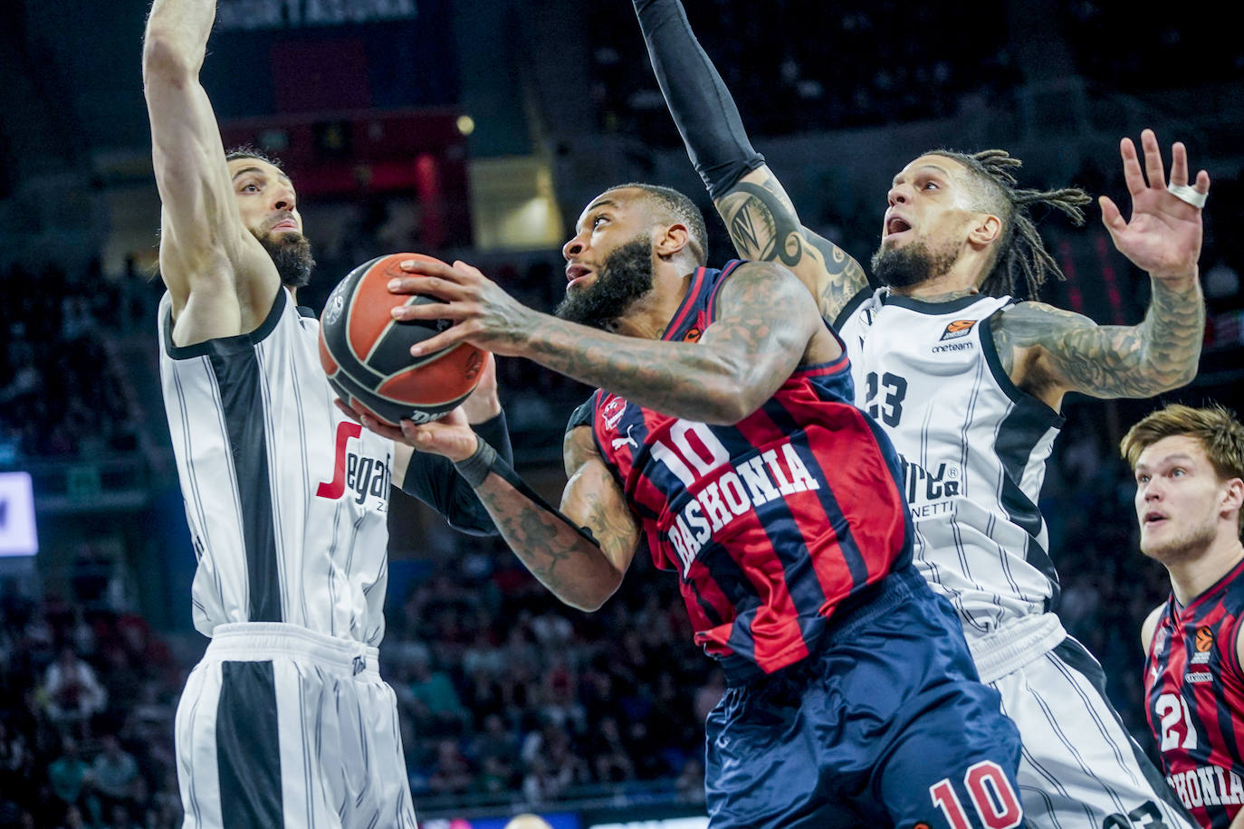 La crucial victoria del Baskonia sobre el Virtus Bolonia