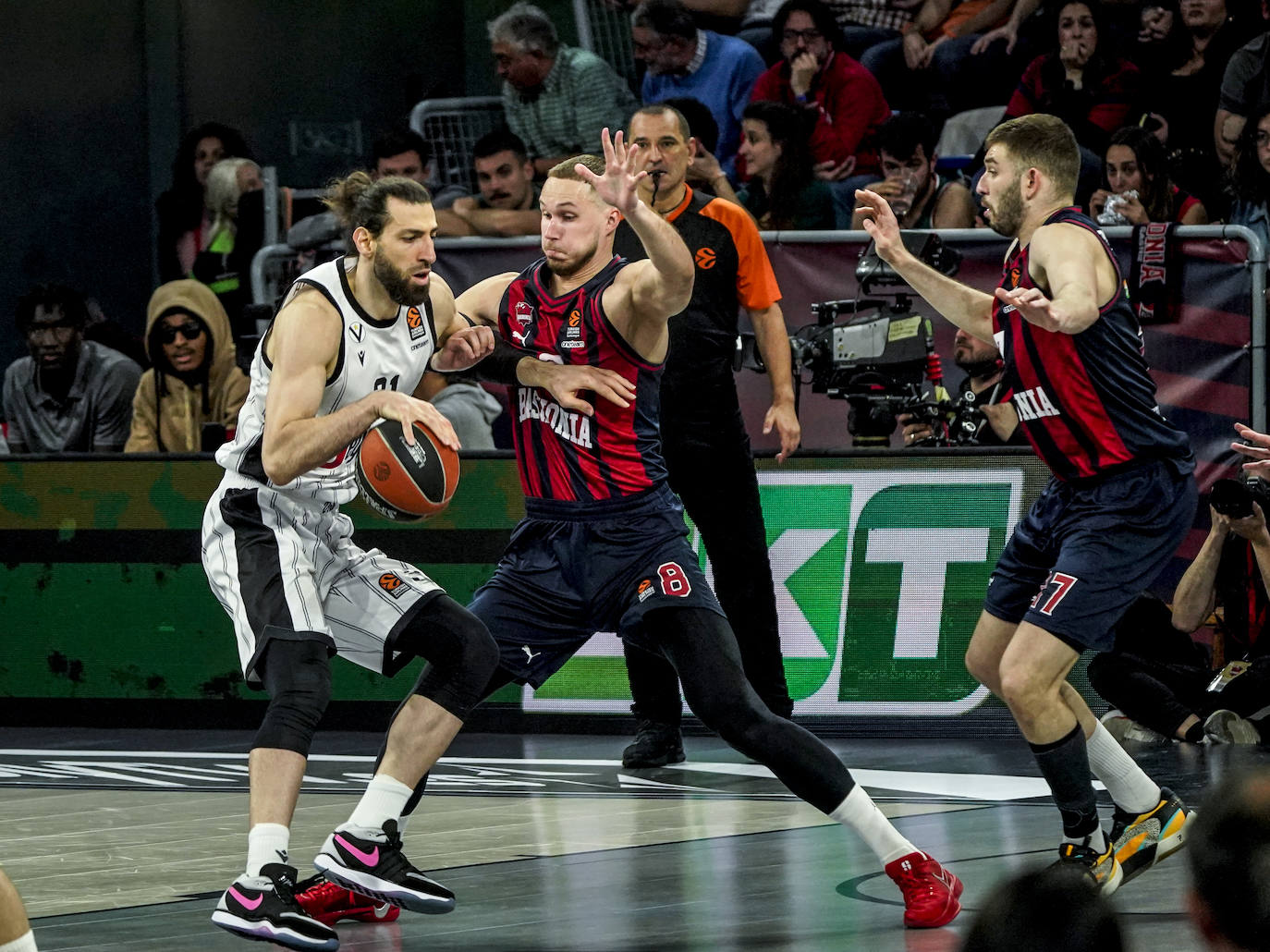 La crucial victoria del Baskonia sobre el Virtus Bolonia