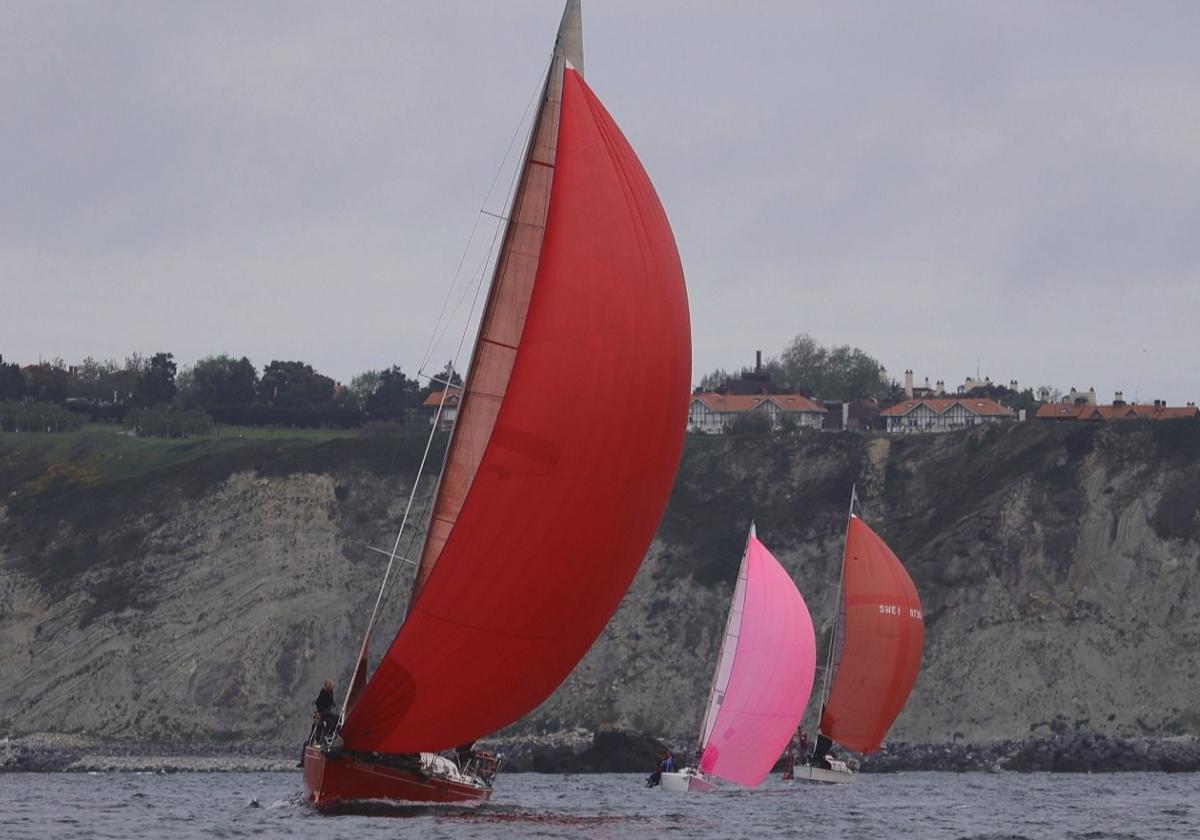 Participantes en la pasada edición de la regata ADN Barco de Papel.