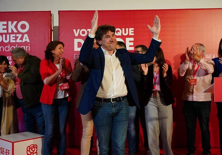 Andueza celebra el resultado electoral.