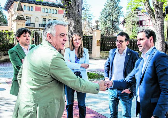 Alba García (Sumar), Pello Otxandiano (EH Bildu), Imanol Pradales (PNV), Eneko Andueza (PSE) y Javier de Andrés (PP).