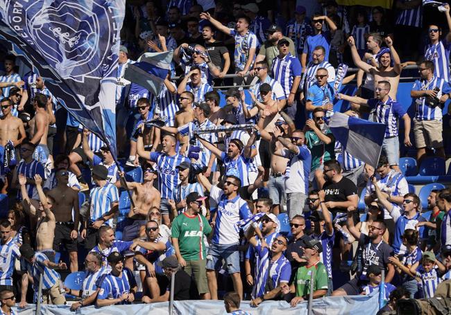 La afición albiazul, durante la última visita del Osasuna a Mendizorroza.