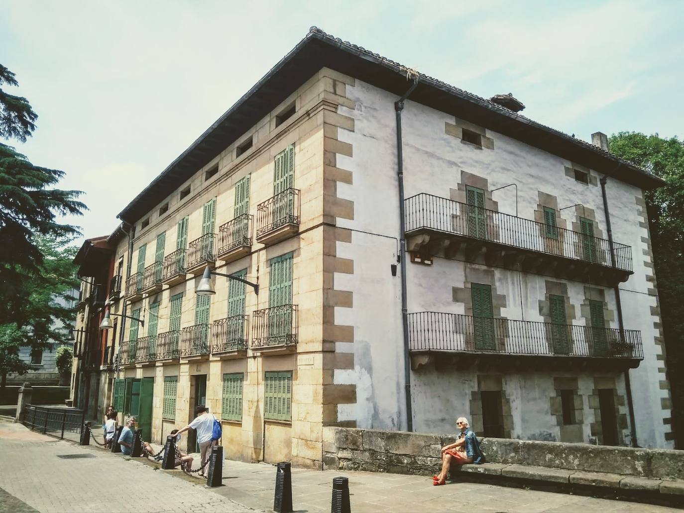 La planificación de este importante centro cultural en Pinondo Etxea es uno de los proyectos más destacados.