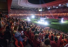 La Policía de Bilbao pide ayuda para identificar a quienes lanzaron una bengala el día de la final de Copa que hirió a una mujer