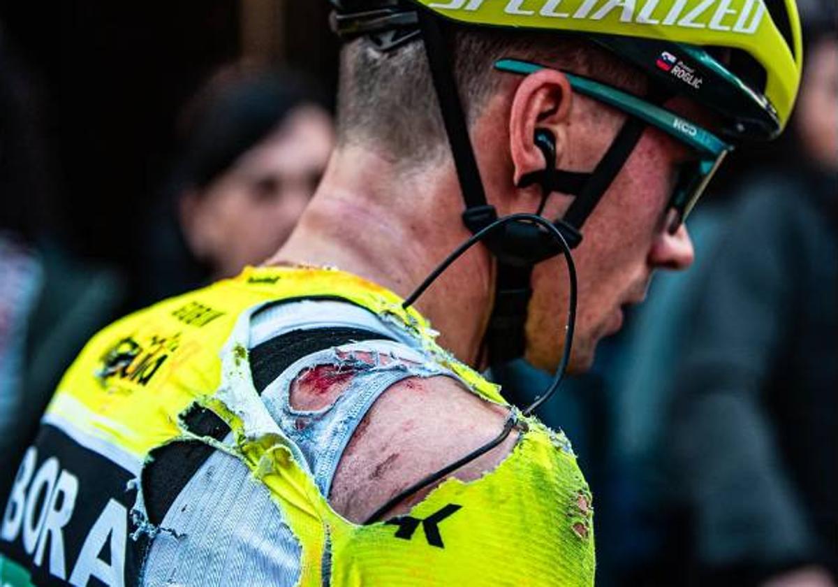 Roglic, a su llegada a Alsasua, en la tercera etapa de la Itzulia