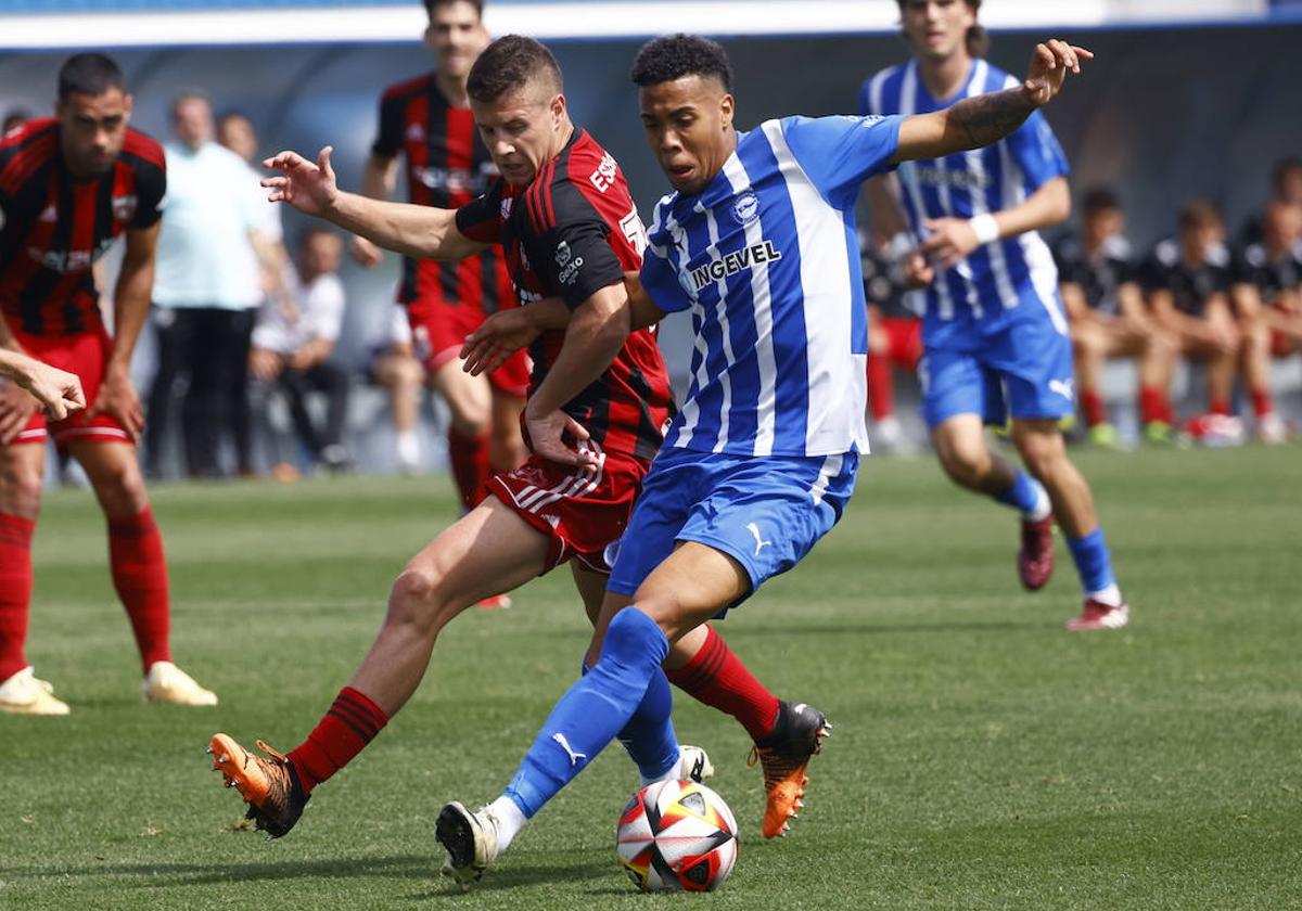 De León, en un partido reciente con el filial albiazul.