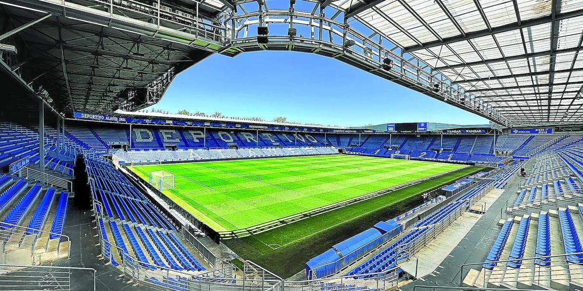 Imagen panorámica del estadio de Mendizorroza en la actualidad.