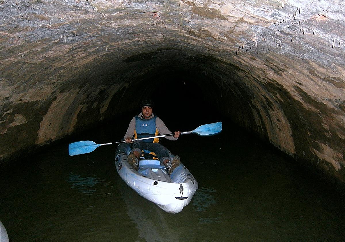Imagen principal - El túnel abandonado hace 130 años que reabrirá para unir Bilbao y Derio a pie y en bicicleta