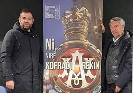 Iñaki Kerejazu, junto con Ricardo Sáez de Heredia, abad de la Cofradía de la Virgen Blanca.