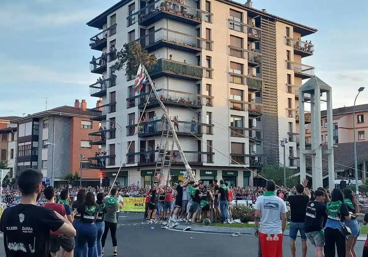 Con el levantamiento del txopo se iniciarán las fiestas de San Prudentzio