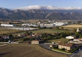 Vista panorámica del pueblo de Eguílaz, en el municipio de San Millán.