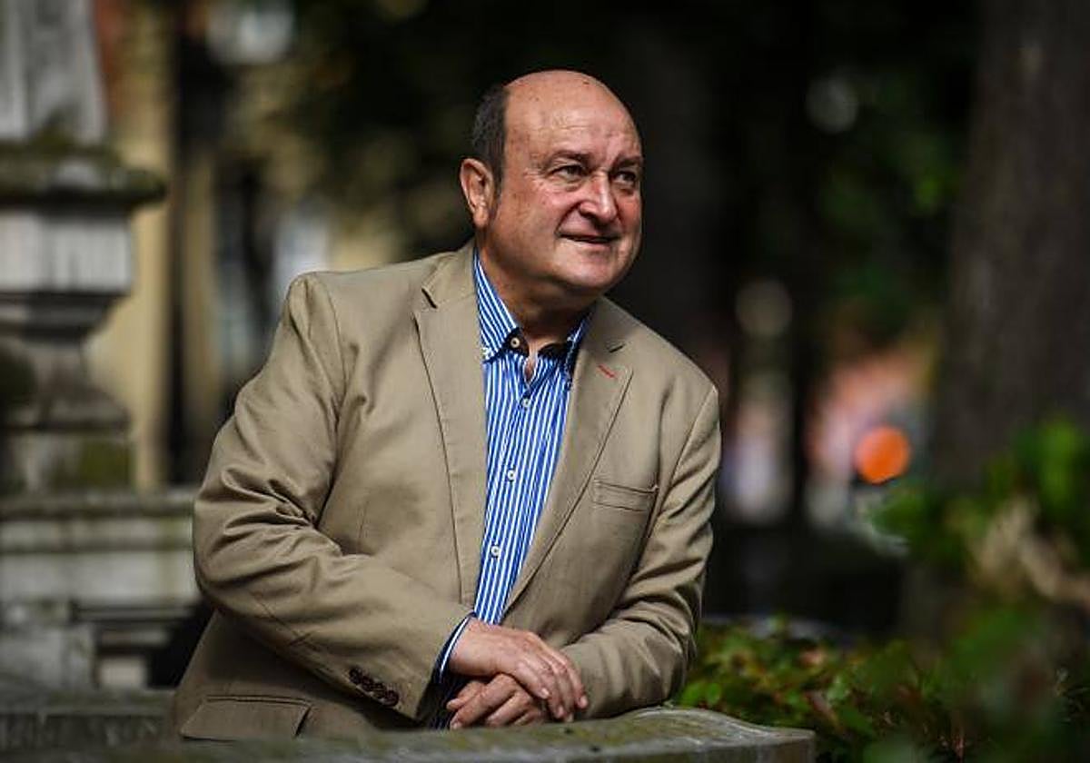 «Creo que Sánchez está más en irse y que está dando tiempo a su partido»