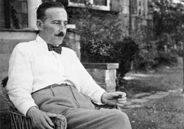 Stefan Zweig, bere etxeko lorategian, ziurrenik Vienan.